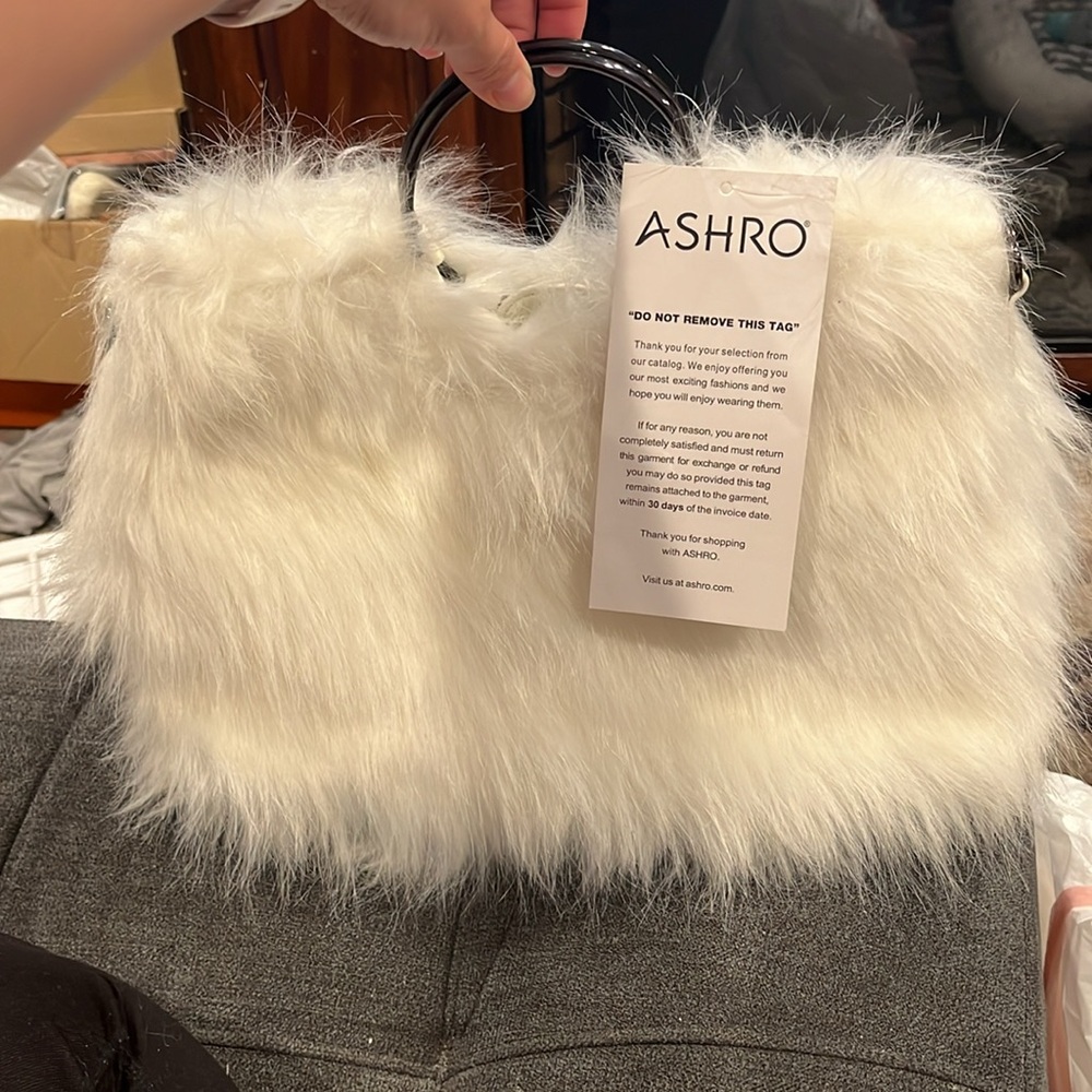 White hand bag purse brand new with tag Ashro white faux fur